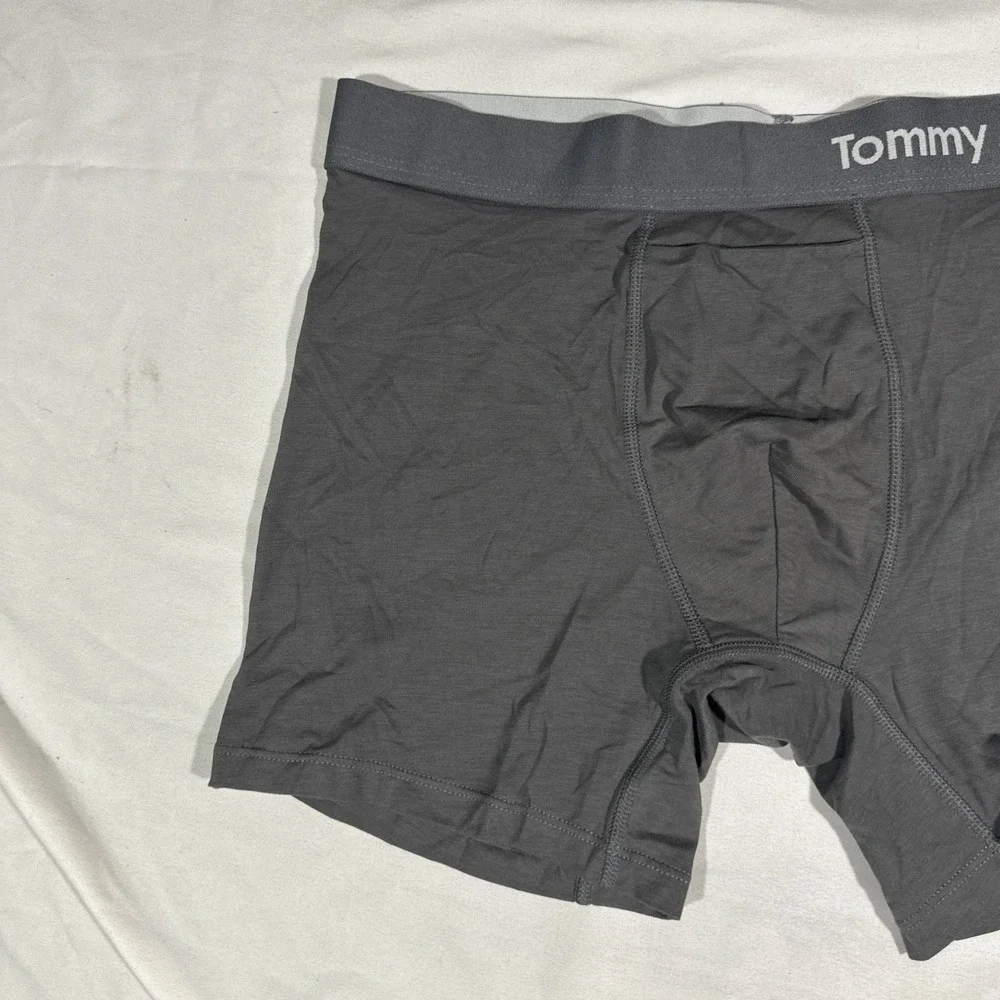NWT $32 TOMMY JOHN [ medium ] Cool Cotton 4 Inch Boxer Briefs in Iron Grey U1715